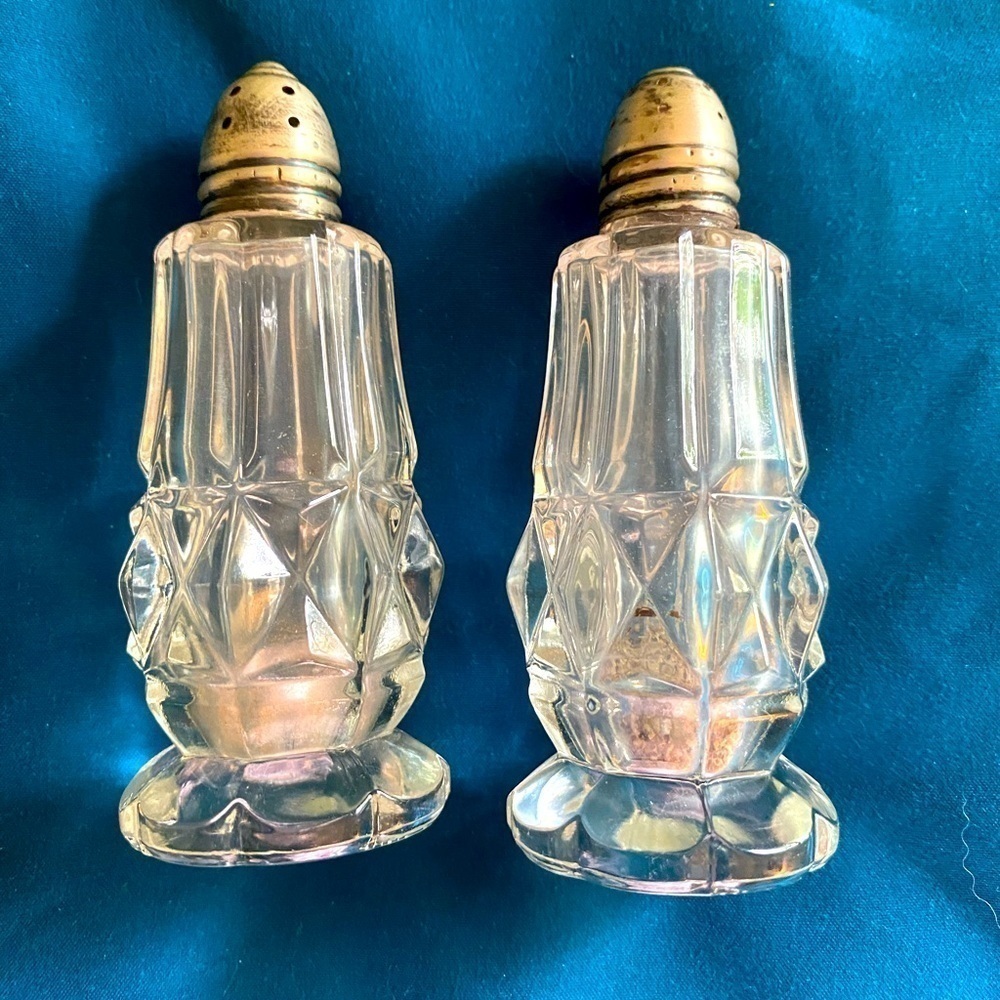 Vintage crystal salt and pepper shakers set. #03